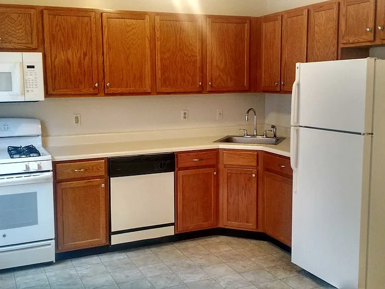 Victoria Village Apartments — Photo 14