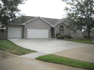606 Stonegate Ct, Sergeant Bluff, IA 51054