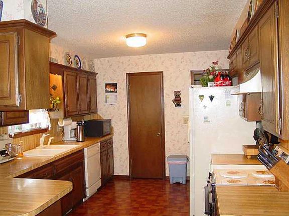4th image of 2908 Redmond Ct