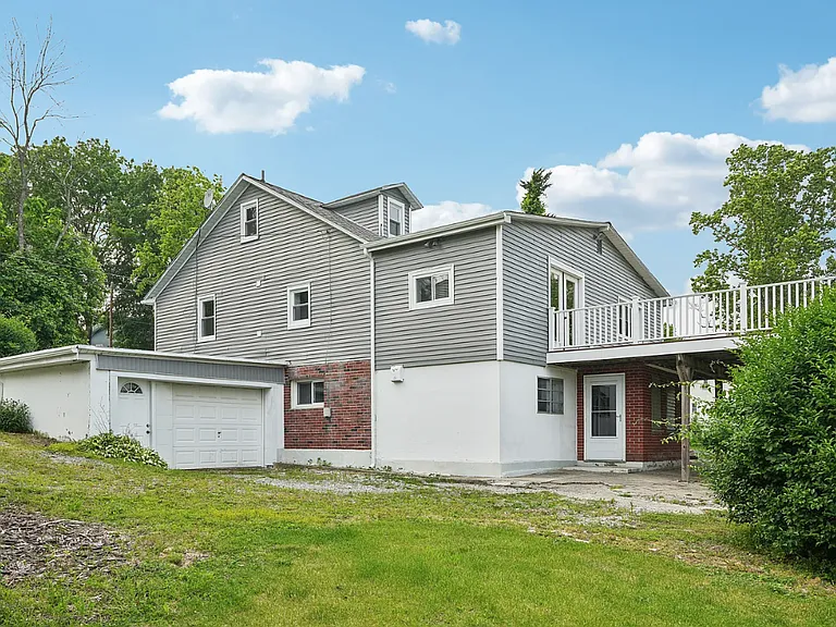 14 Towpath Rd — Photo 2