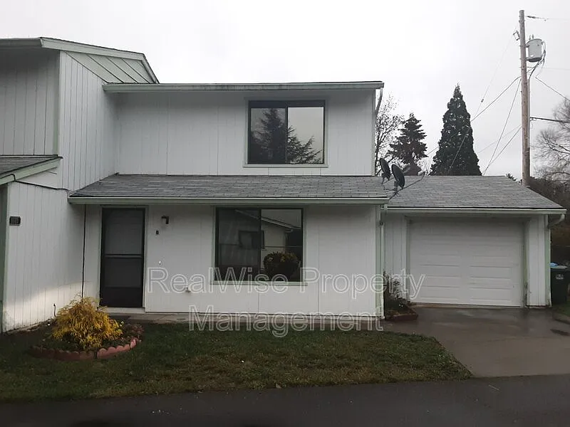 1669 Cloverlawn Dr Unit B photo 1