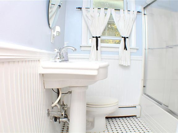 4th image of 18 Brookfield Dr