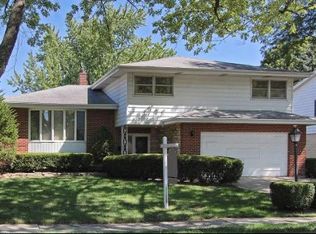 1606 E Greenwood Dr, Mount Prospect, IL 60056