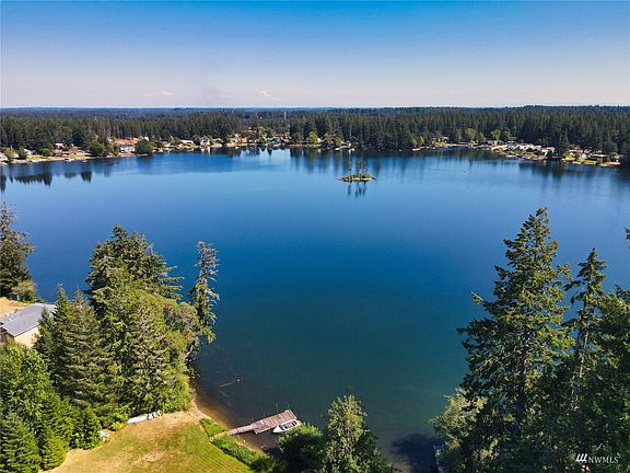 3rd image of 1130 E Island Lake Dr