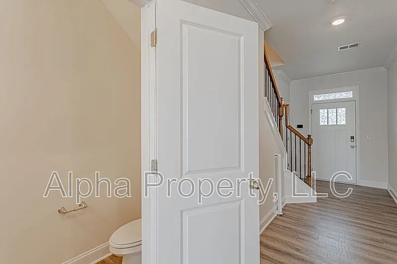 3 bed, 2.5 bath, 1670 sqft, $1,800 — Photo 4