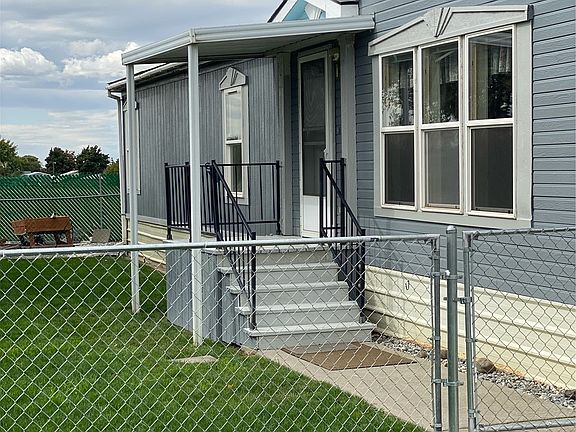 3rd image of 533 NE Villa Street