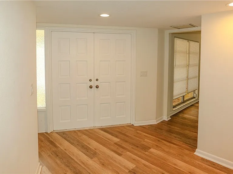 5654 Eichen Cir W — Photo 26
