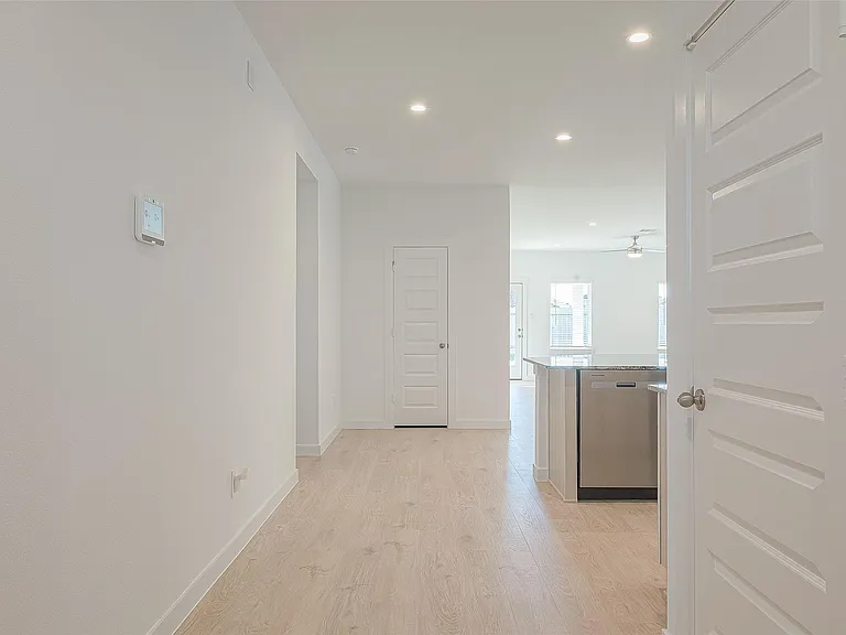4303 Whitefish Ln — Photo 5