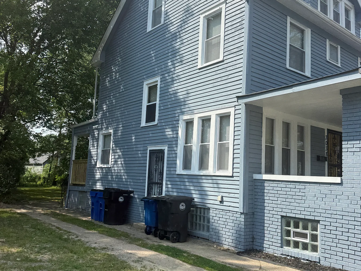 3 bed, 2545 sqft, $1,750 — Photo 2