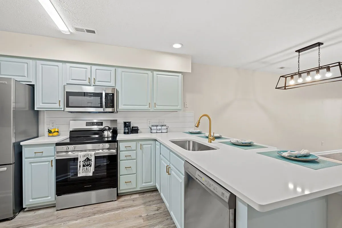 Building Photo - 412 Pinehurst Ln #15F