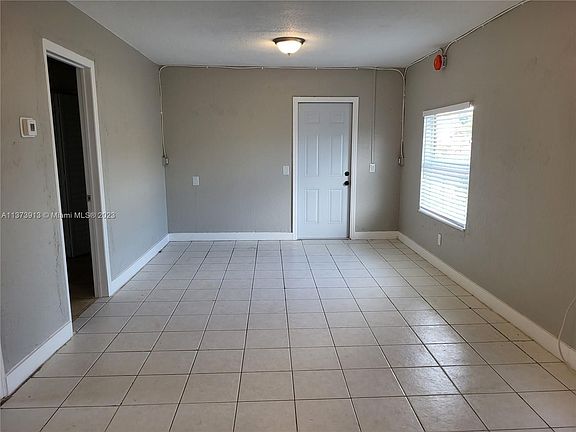 5th image of 4419 NW 17th Ave #A