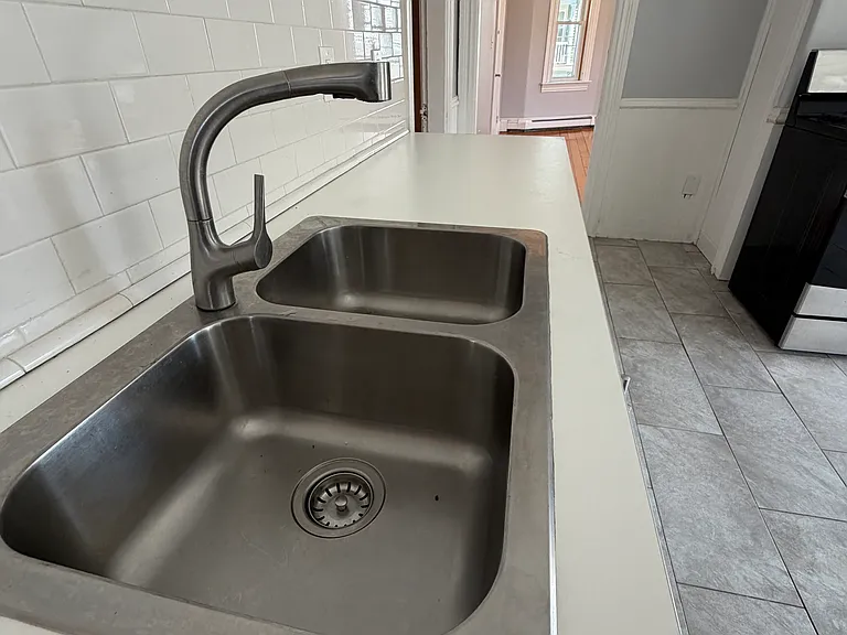 73 Carrington Ave #2 — Photo 9