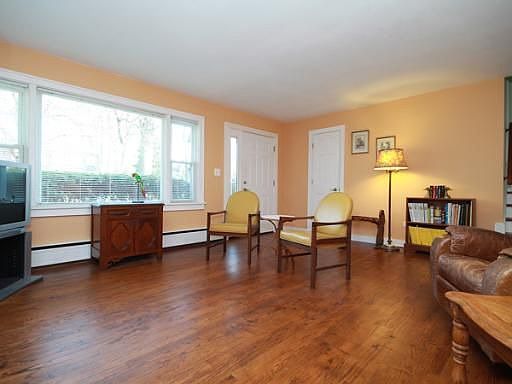 3rd image of 267 Hill Ave