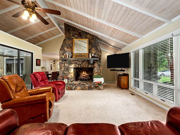 5th image of 2200 Pinehurst Dr