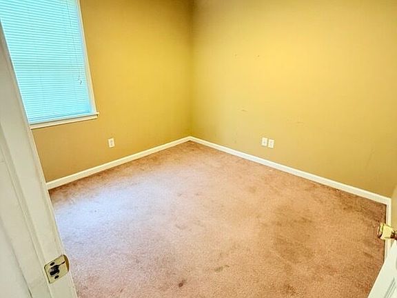 5th image of 606 Marcus St