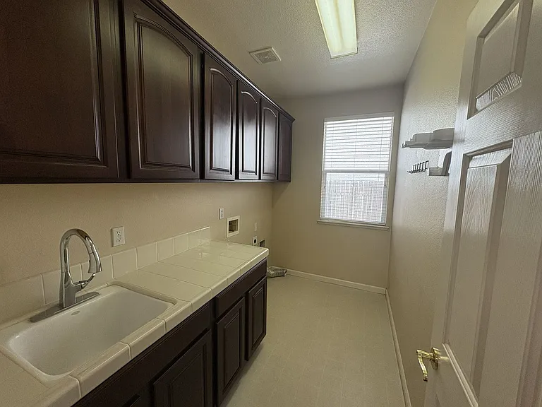 5637 Lilyview Way — Photo 9