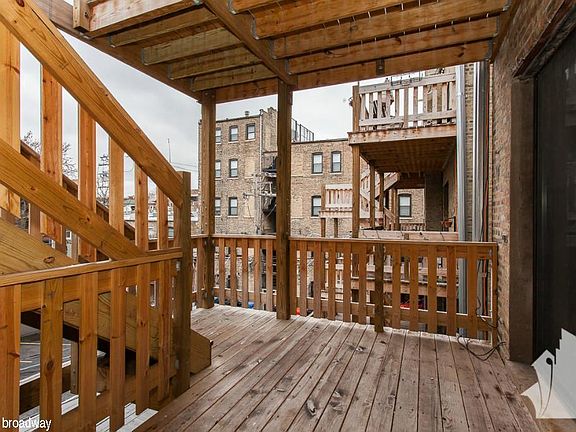 4th image of 2900 N Broadway St #423