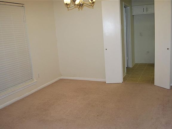 4th image of 2309 Eastgate Dr