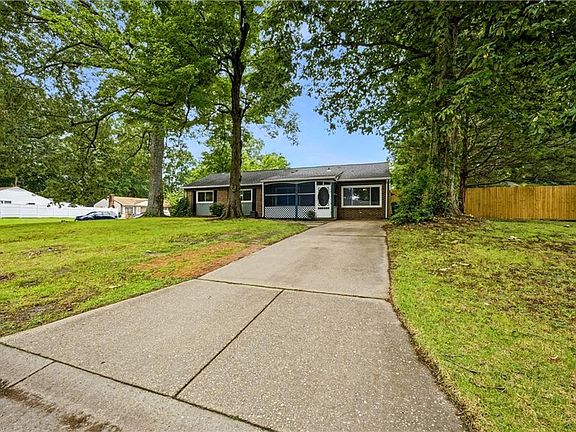2nd image of 4637 Magnolia Dr