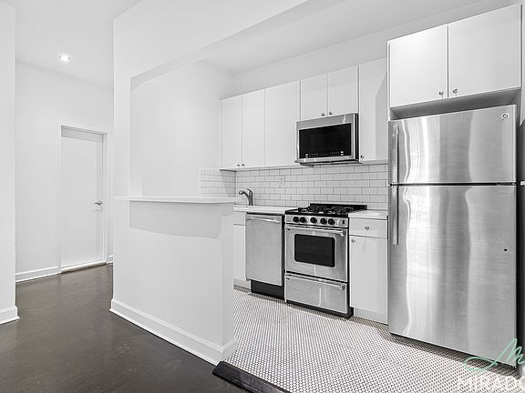 4th image of 425 E 74th St APT 2E