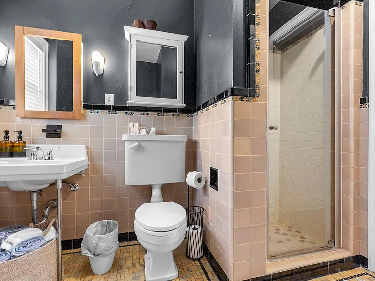1785 Dupont Ave S #UPPER — Photo 37