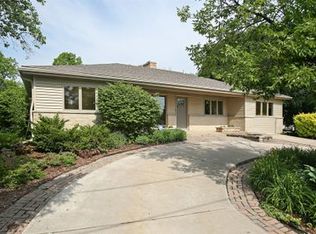 1N120 Stacy Ct, Glen Ellyn, IL 60137