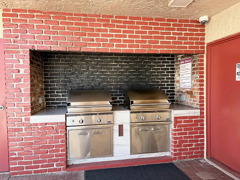1055 Country Club Dr #404 — Photo 36