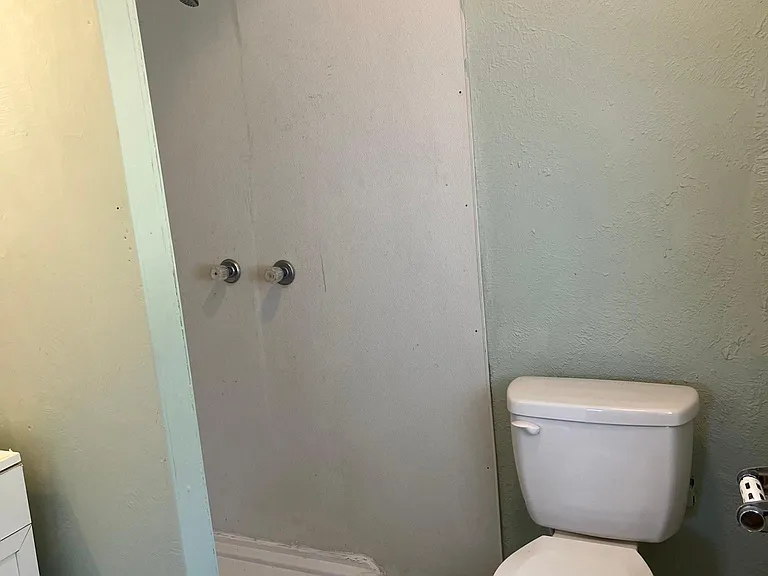 2511 NE Adams St — Photo 9