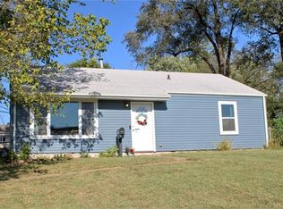 402 NE 67th St, Gladstone, MO 64118
