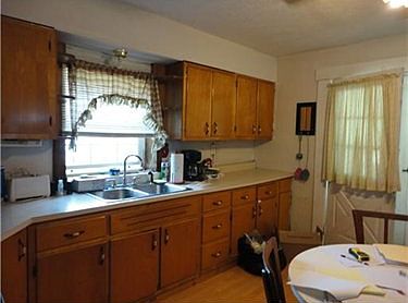 3rd image of 60 Pine St