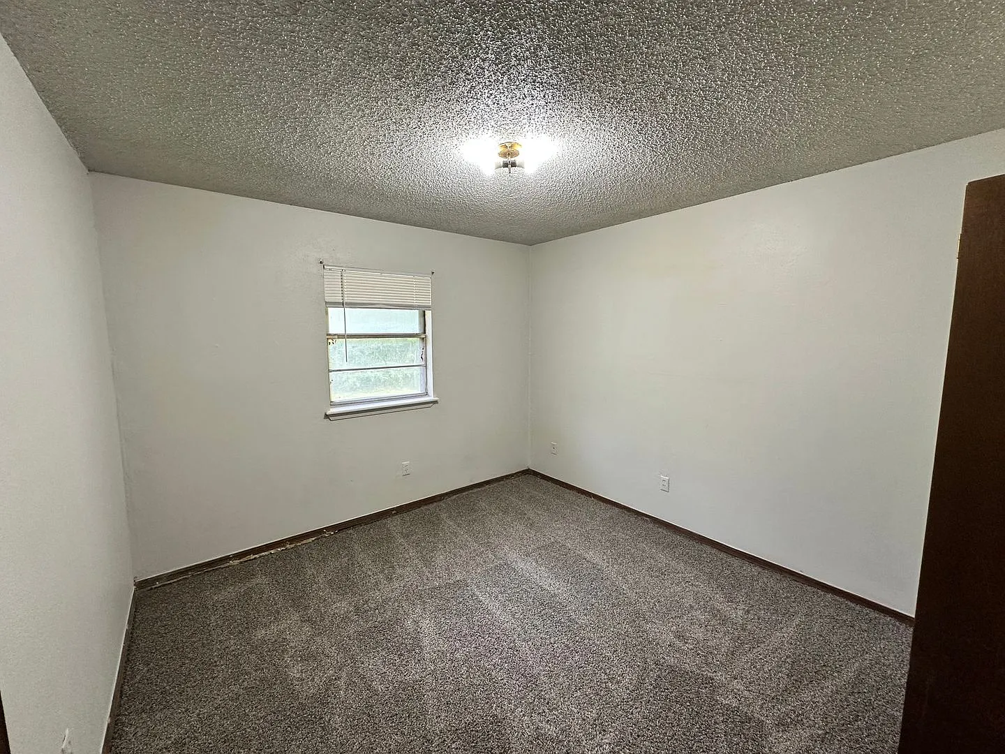 Charming 2 Bed, 1 Bath Near OU Campus — Photo 4