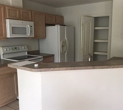 4th image of 16 Pinehurst Dr