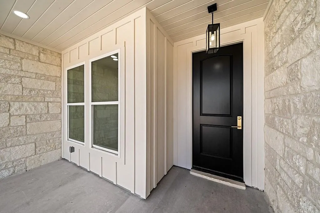 3 bed, 2.0 bath, 2081 sqft, $2,800 — Photo 2