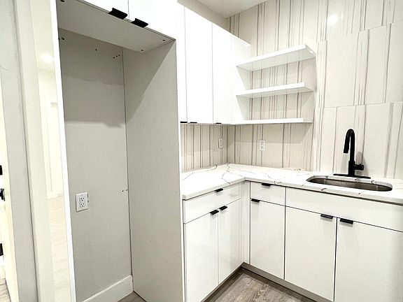 5th image of 28 Dales Ave #2A