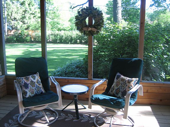 screened-in porch