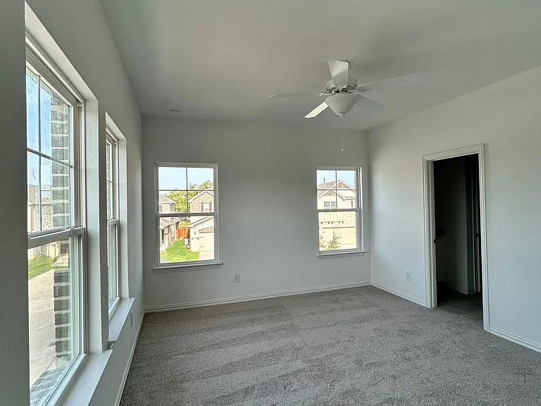4704 Craymore Rd — Photo 5