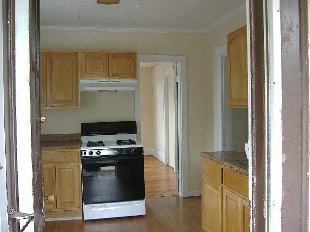 1825 Thomaston Ave #2 — Photo 2