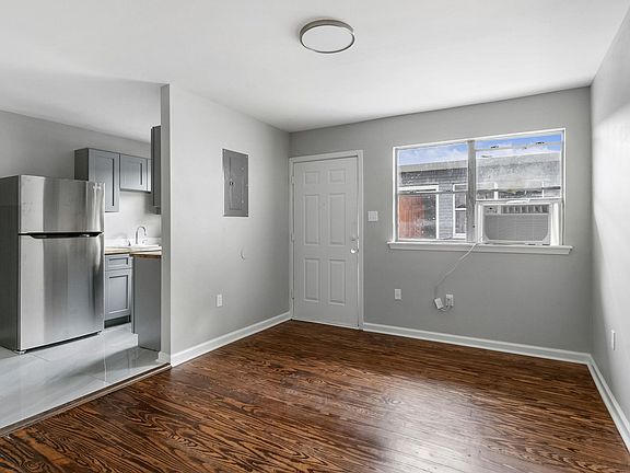 2nd image of 1709 Saint Andrew St #B1