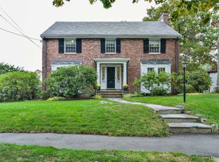 39 Arlington Rd, Brookline, MA 02467