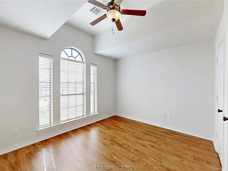 1101 Pamplin Ct — Photo 4