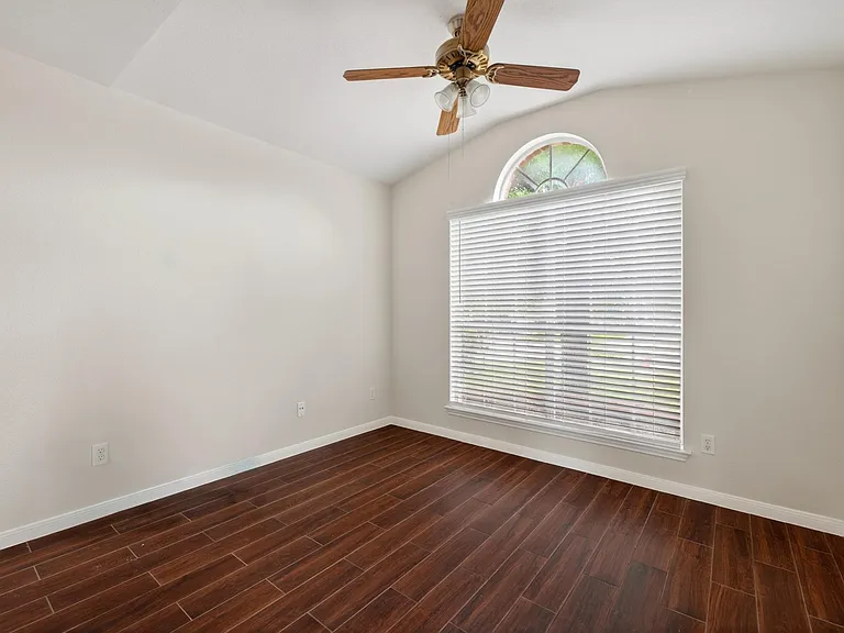 907 Settlement Cv — Photo 10