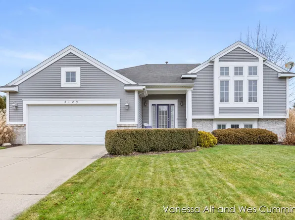 2129 Drew Dr NE, Belmont, MI 49306