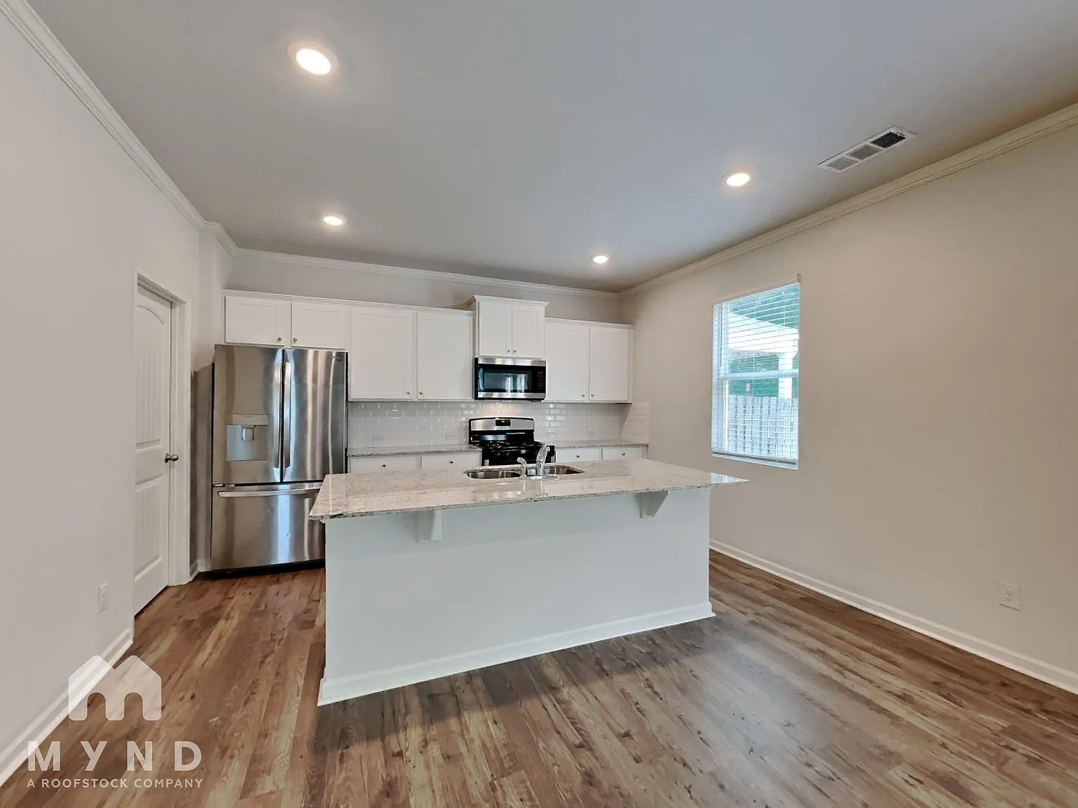 4 bed, 2.5 bath, 2340 sqft, $2,275 — Photo 2
