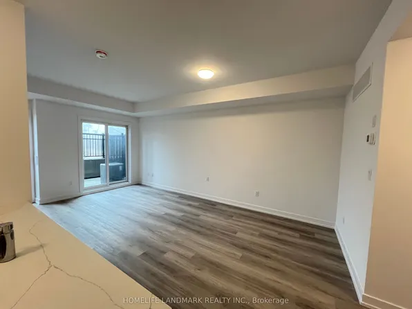 3 Bancroft Ln #219, Richmond Hill, ON L4E 1M1