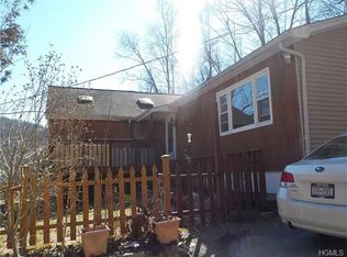 11 Cayuga Rd, Putnam Valley, NY 10579