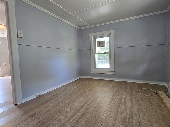 3rd image of 805 E Skagway Ave