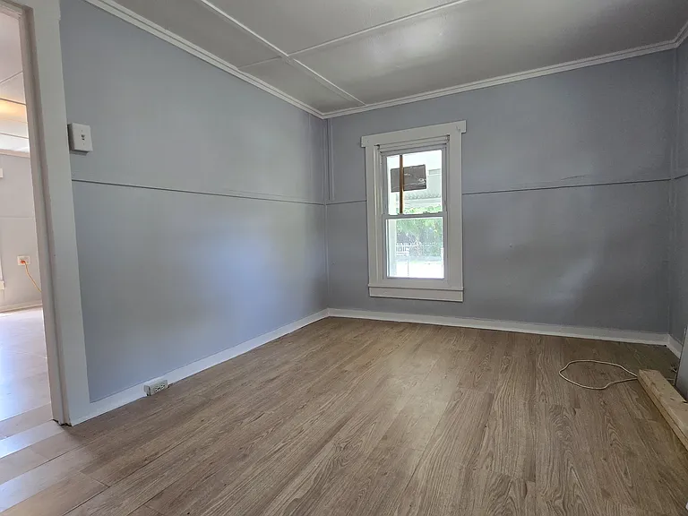 805 E Skagway Ave — Photo 3