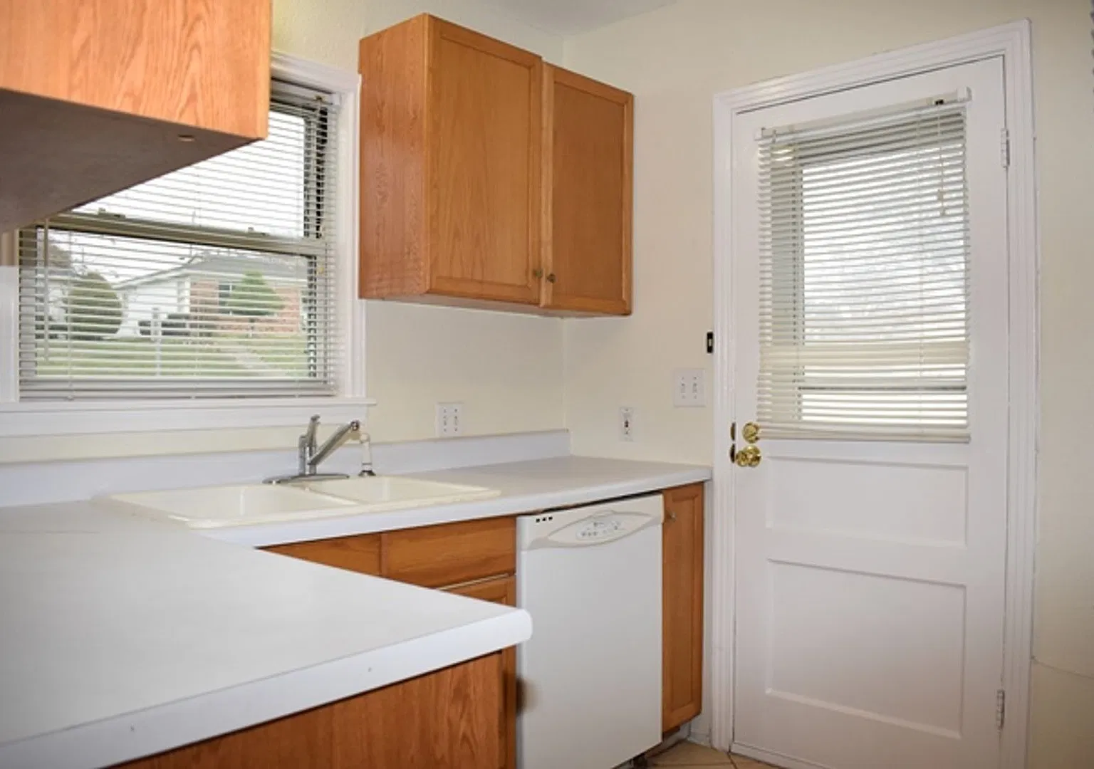 Available Now - Charming Fort Worth Cultural District Home With Hardwood Floors, Cozy Fireplace &... — Photo 4