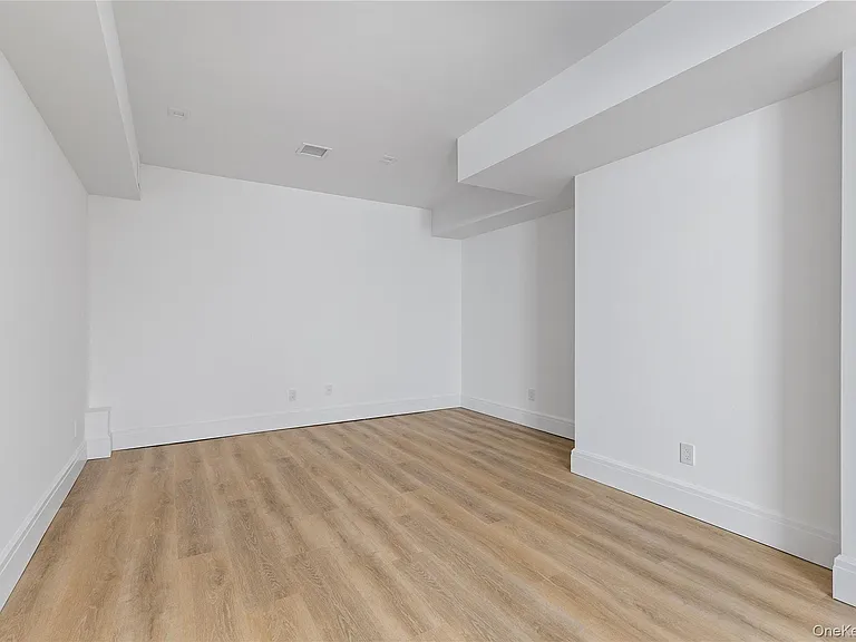 42 Mamaroneck Rd — Photo 38