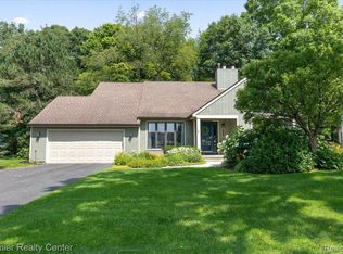 9293 Scenic Dr, Brighton, MI